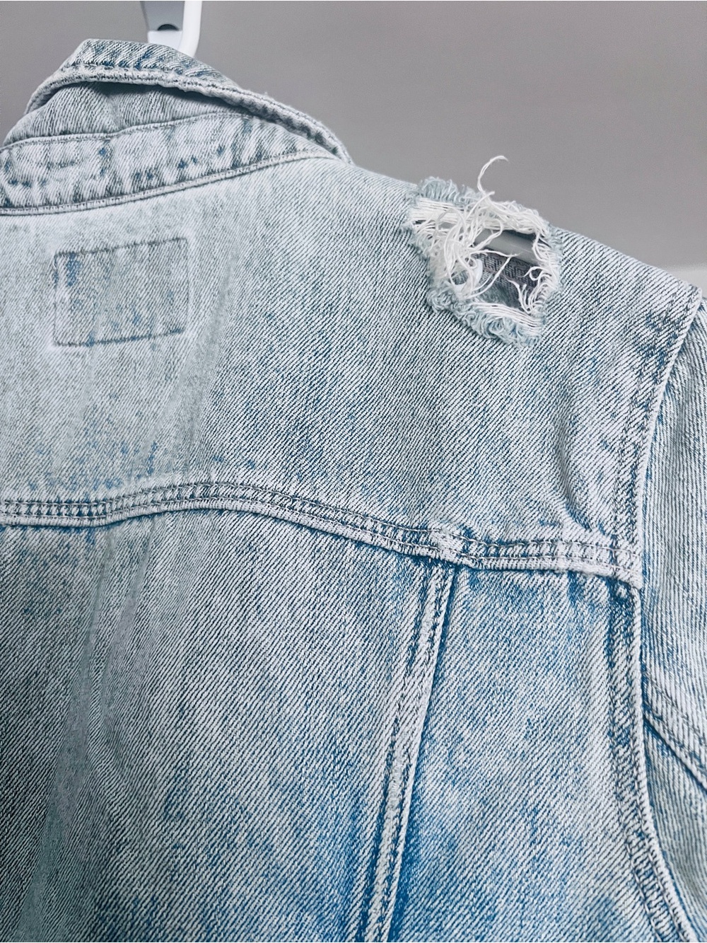 Old Navy Distressed Button Up Classic Denim Jacket Lightweight Holes Blue SZ M - Picture 7 of 11